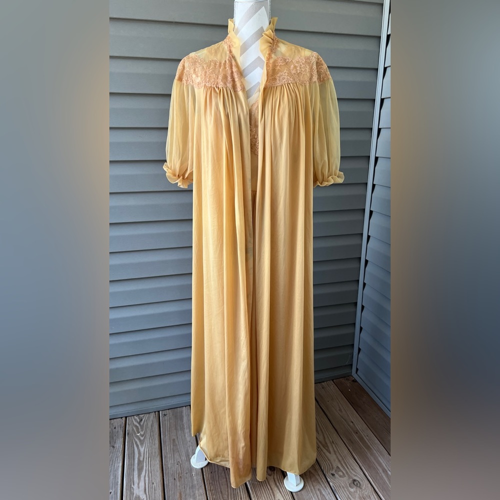 Vintage Vanity Fair Vintage Two Piece Lace Slip & Robe Sz 38